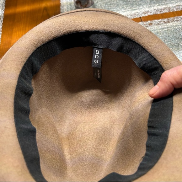 BDG Classic brown Fedora Hat with Black Band - Picture 4 of 7